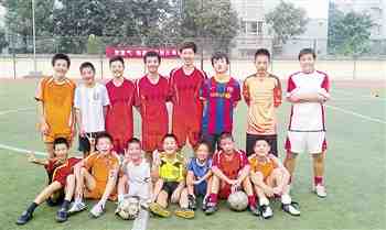 中国足球水平日益下滑 调查天津青少年足球现