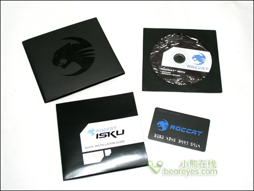 附屬檔案方面，同樣配有冰豹拋光Logo的包裝袋內，裝有ISKU的驅動光碟、使用說明和一張VIP Card。
