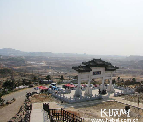 滦县:砚山景区美 旁有冒烟砖厂煞风景(图)