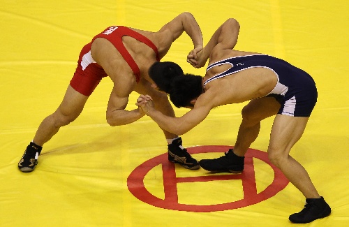 图文:七城会摔跤男子古典式66kg 焦疏雨pk对手