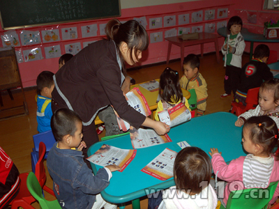 万州区300余名幼儿园师生手拍手学习消防知