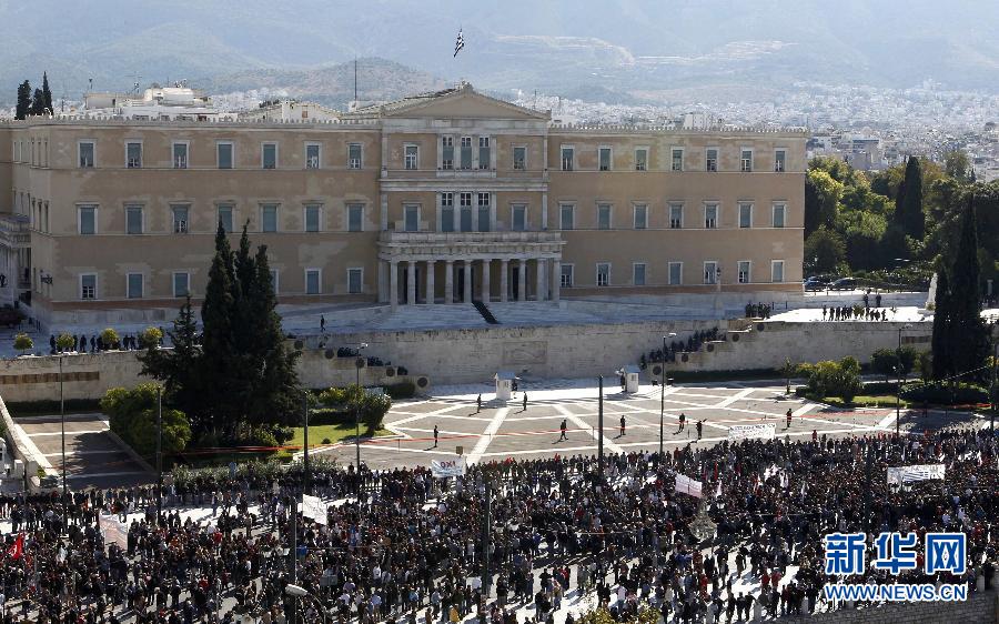 希腊民众集会抗议政府新经济紧缩措施_新闻图