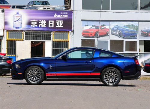 2011款福特野马Shelby GT500实拍 眼镜蛇来了