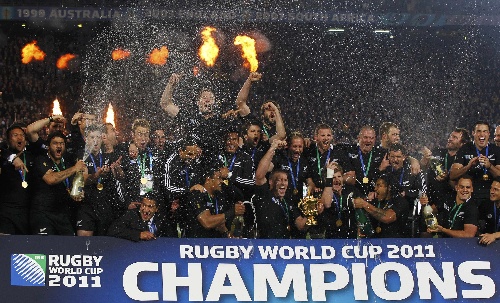 图文:橄榄球世界杯赛况 新西兰喷香槟庆祝-橄榄