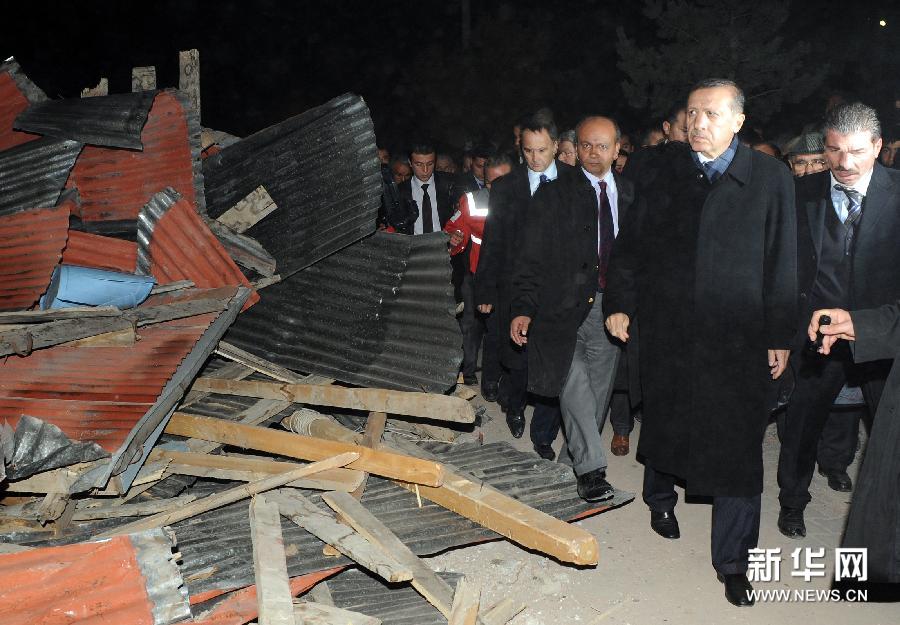 强震突袭土耳其 可致千人死亡[组图]