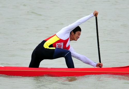 图文:皮划艇男子500米单人划艇决赛 文阳比赛