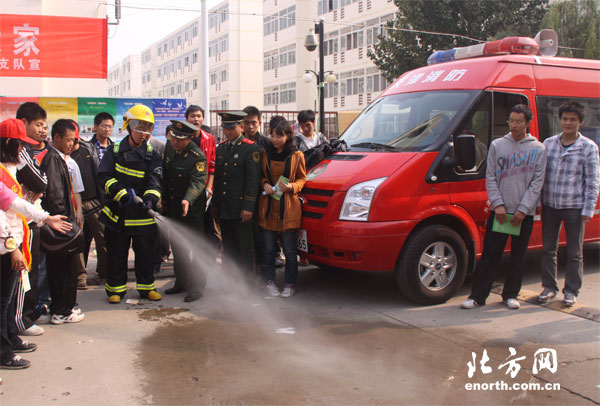 天津消防志愿者开展宣传活动预热119宣传日