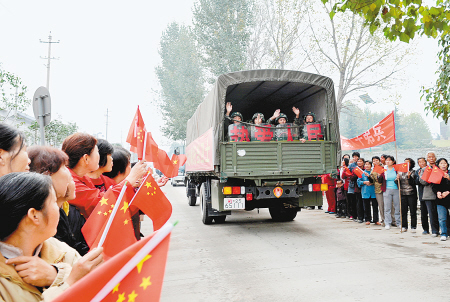 昨日上午,武警8672部队撤收归建暨欢送仪式在长安区滦镇隆重举行.