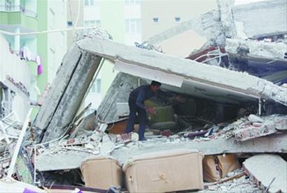 土耳其东部地震死亡人数升至432人(图)