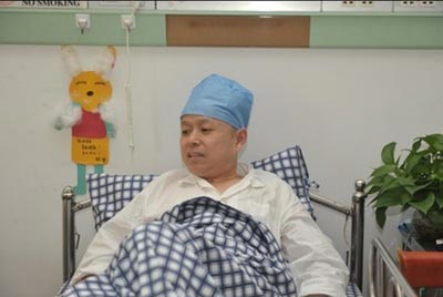 医生不幸患肺癌 化疗期间仍坚持一天做5台手术
