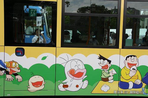 日本机器猫主题公交车