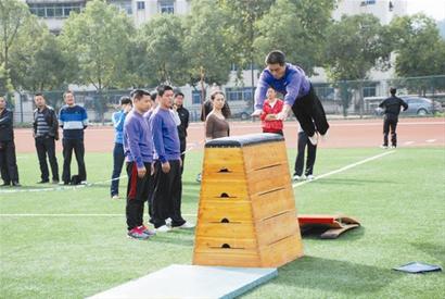 小学一年级体育教案 表格式 ._小学一年级体育教案 表格式 ._中学体育教案格式 参考