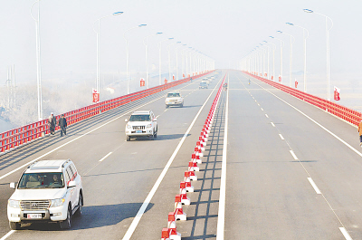 齐富公路嫩江大桥通车(图)