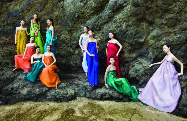 韩国服装设计师李英姬于10月28日在