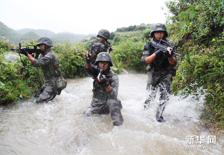 成都军区战斗部队打造山地战全能特种兵--中