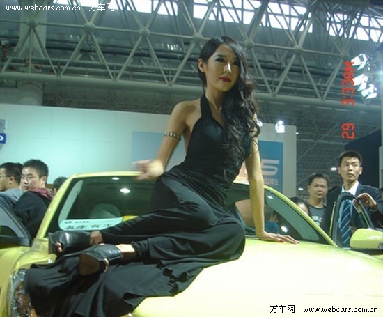 2011武汉国博车展·美女风暴来袭(组图)