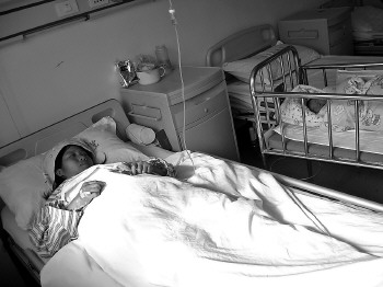 火车刚过淄博孕妇肚子疼 孩子生在了救护车上