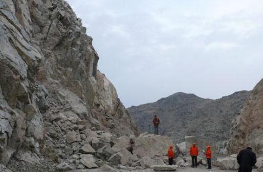 伊犁地震灾区积极开展抗震救灾 各种资源