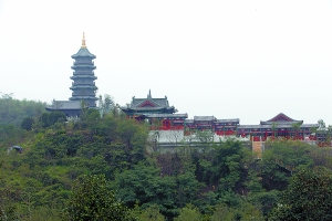 鸿恩阁建成后，将成为主城最高的观景地标。 重庆晨报记者 胡杰 摄