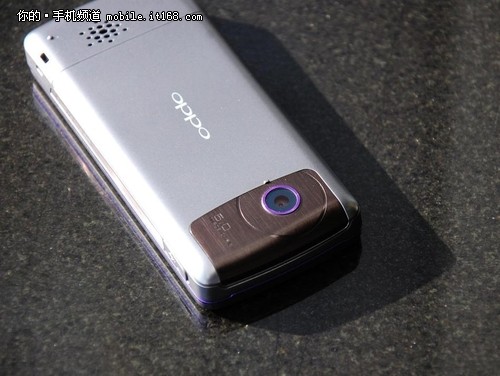 手机频道 手机导购 oppo a209采用的是塑料材质,但是做工方面非常的