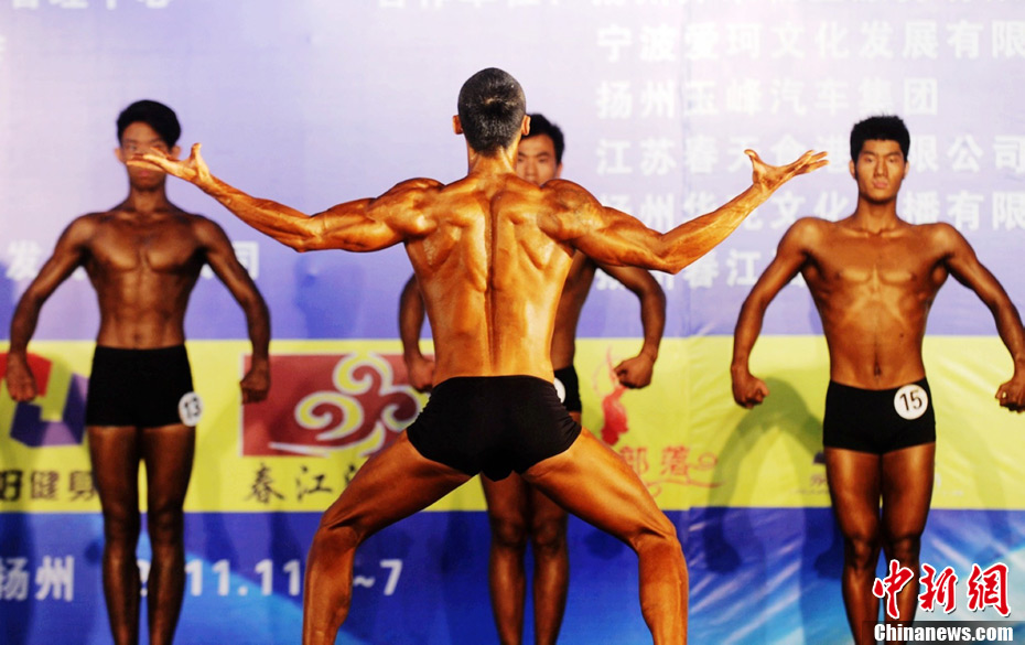 全国健美公开赛 选手云集扬州秀肌肉