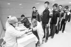 式开始,8时30分,记者在河北省人民医院体检中