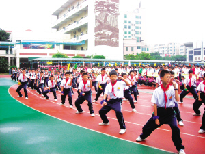 星海中学举行田径运动会(图)