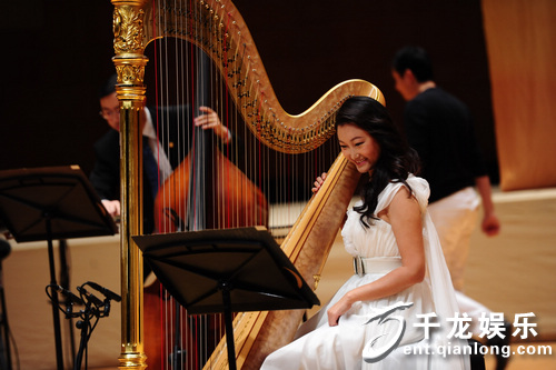 中国著名竖琴演奏家张小音的《47弦的记忆张