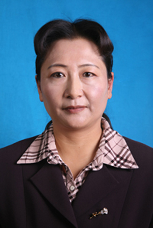 崔玉英,女,藏族,1958年5月生,山东昌乐人,1980年2月加入中国共产党,1975年8月参加工作,中央党校研究生学历,高级经济师。