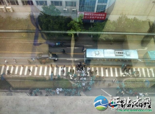 上海新华医院罢工 要求加薪手术停工[组图]