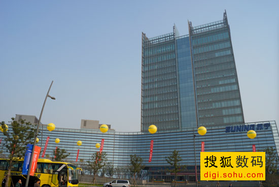 苏宁启用南京总部基地2020年目标电商占一半
