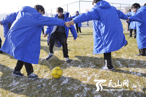 新疆足球训练基地在乌鲁木齐落成并投入使用(