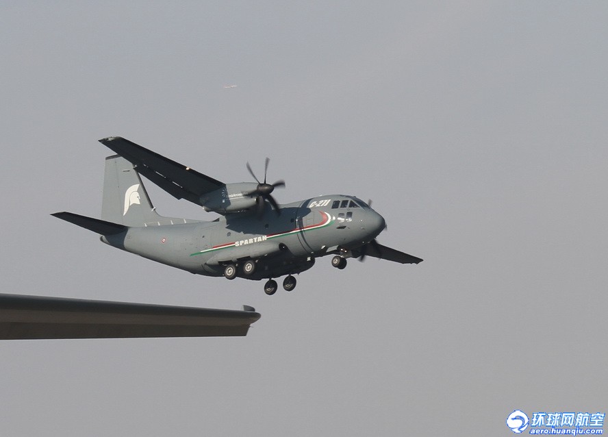 c-27j"斯巴达人"运输机升空表演