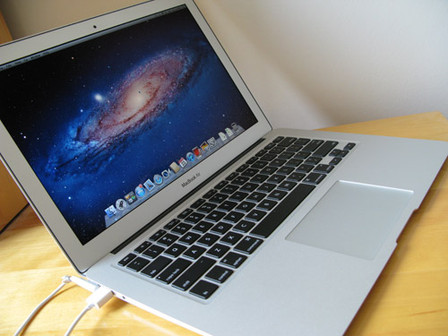 推测苹果15英寸超薄笔记本在2012年3月