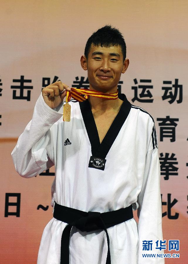 跆拳道全国冠军赛:沈阳体院选手杨艺获男子87公斤级冠军(组图)