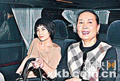 何超仪避母不出席赌王大寿 疑似家族又现内讧