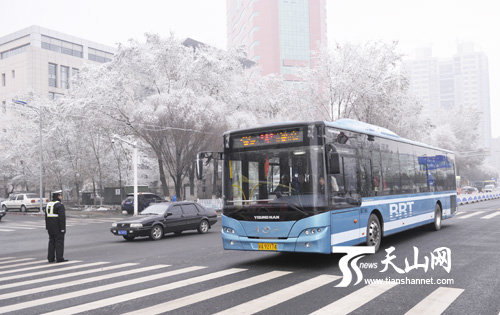 乌鲁木齐南湖路brt3号线正常通行