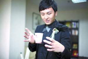 魔术师傅琰东昨自爆祖上三代都生于长寿(组图)