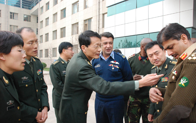 25国军官学员在中国国防大学畅谈交流军人核