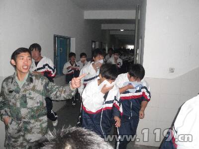 学生紧急逃生疏散