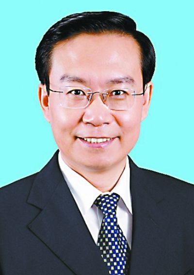 中共福建省第九届委员会常务委员简历(