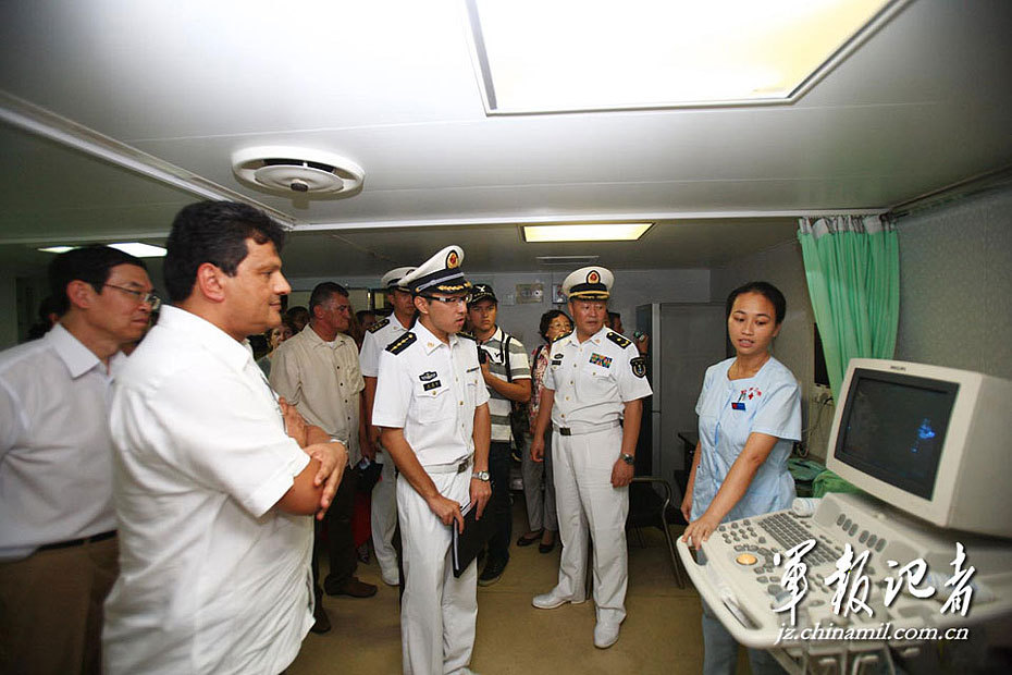 中国海军和平方舟号医院船首次访问哥斯达黎加