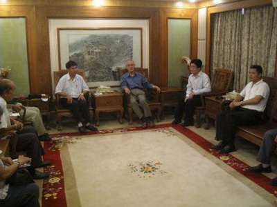 驻圭亚那大使于文哲会见圭亚那中华会馆会长黄浦源等侨领(组图)