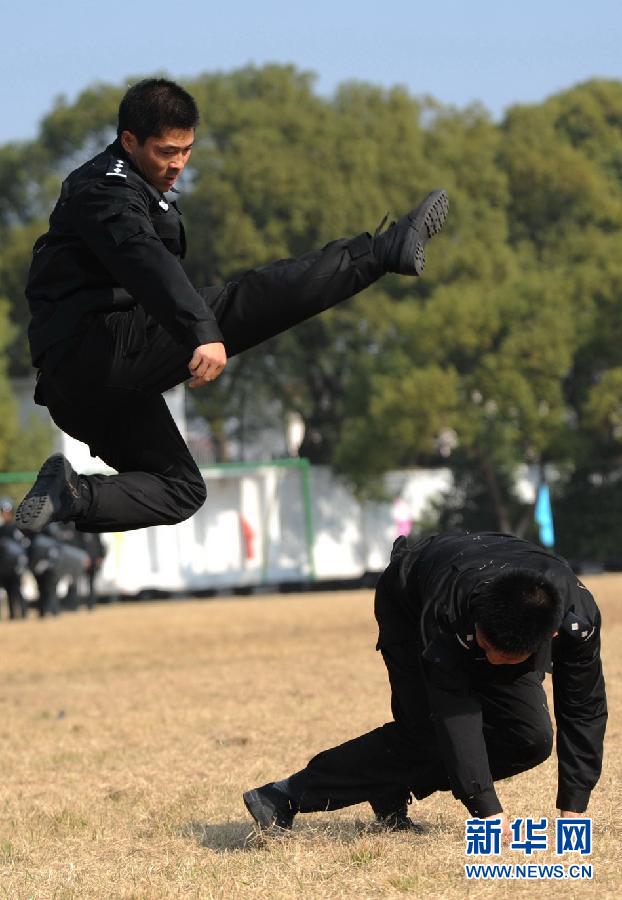 擒敌 射击 实拍铁路公安大比武(高清组图)