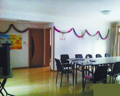 医药公司用于开会上课的客厅。