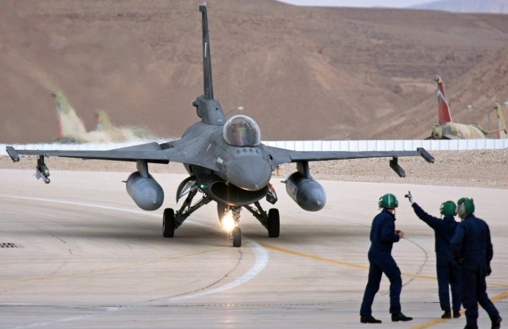 希腊空军F-16CD战机出动(图)