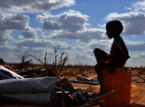 非洲饥饿儿童图片_非洲饥饿人口