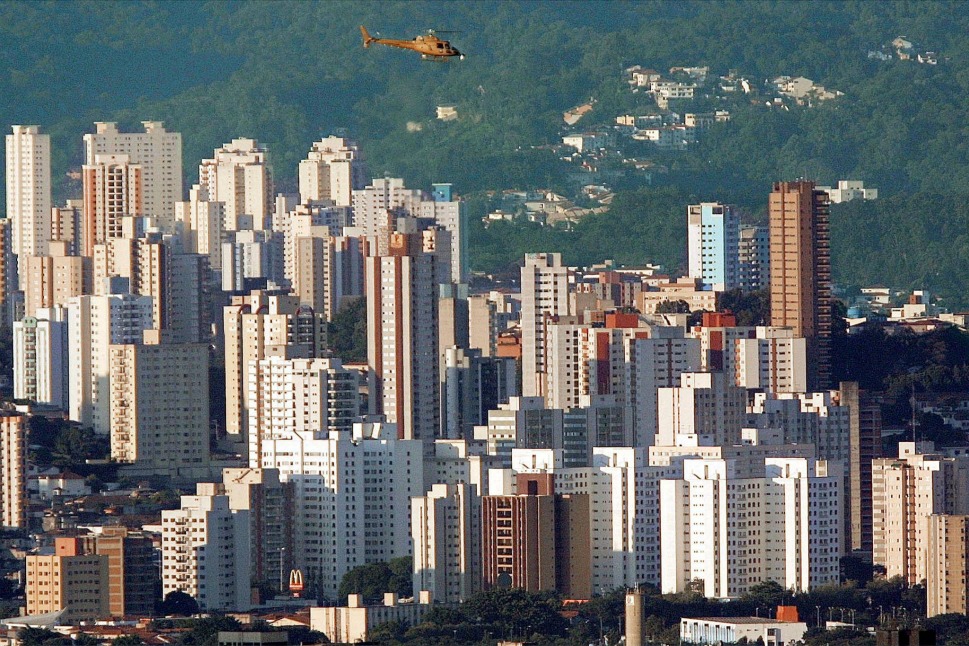 广东百万人口城市_广东两座人口超七百万的城市,至今还没有高铁站(2)