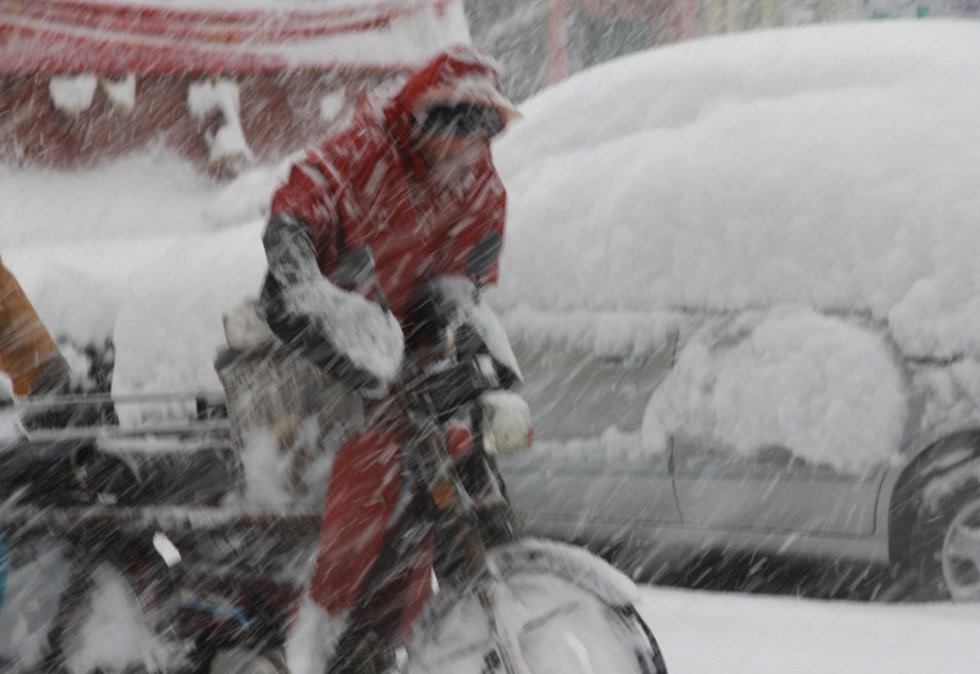 积雪什么成语_道路积雪用什么