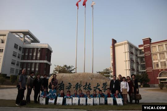 2011年,"深爱助学行"再次启航,为都江堰玉堂小学的师生组织"城市